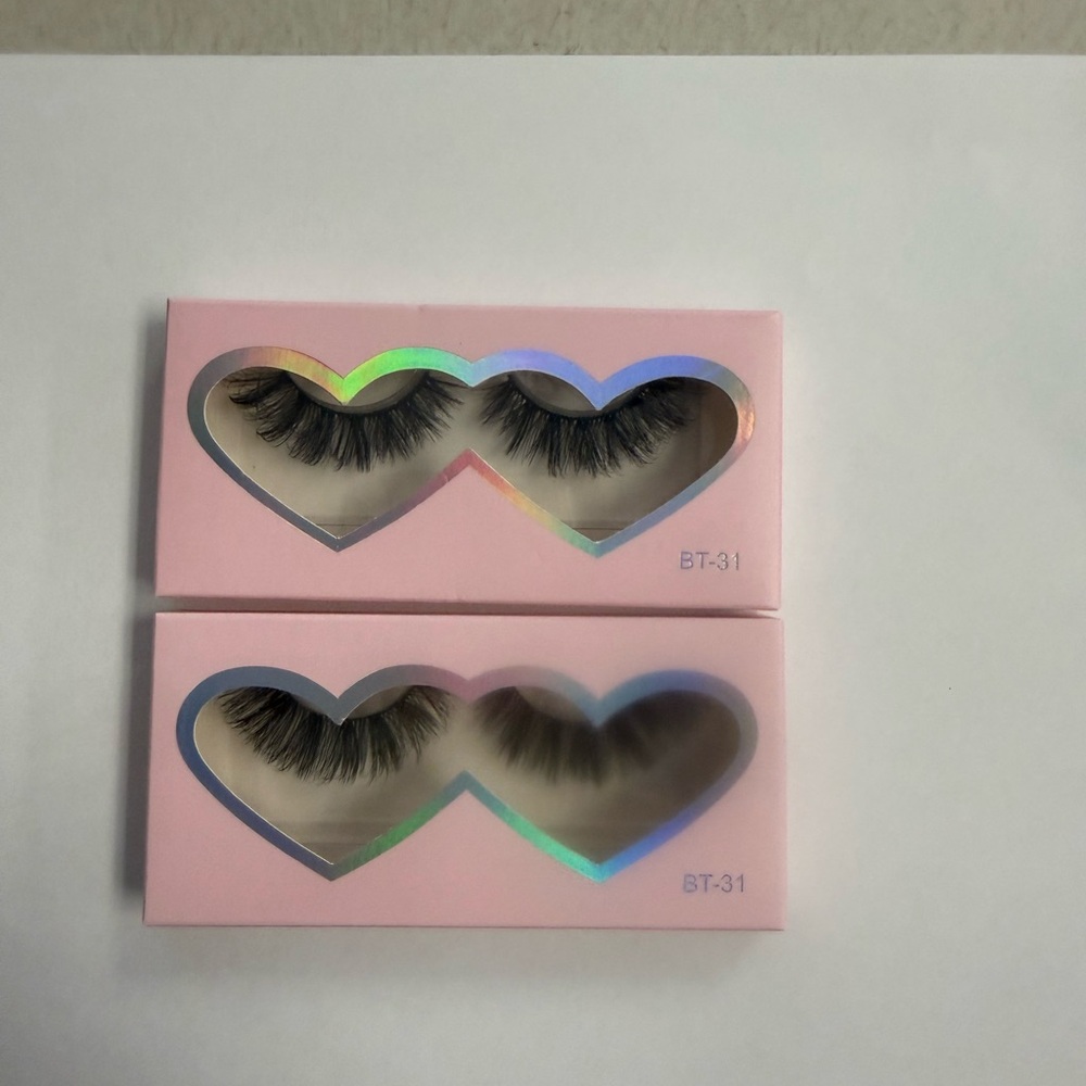Pink Heart-Shaped Eyelash Boxes